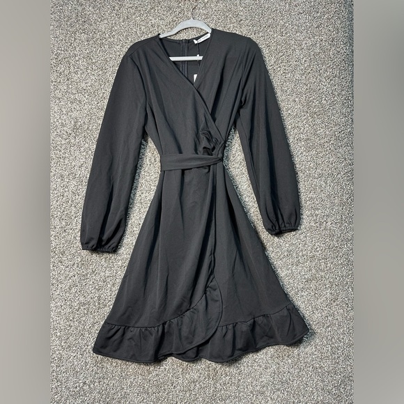 NWT Ruffled Long Sleeve Wrap Dress Size Large - Picture 3 of 5